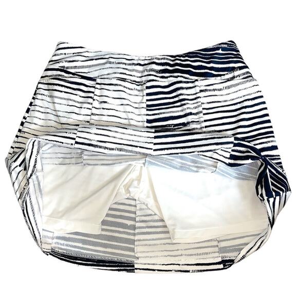 Tail Black & White Faded Stripe Pattern Skort Skirt size Medium - Picture 6 of 8